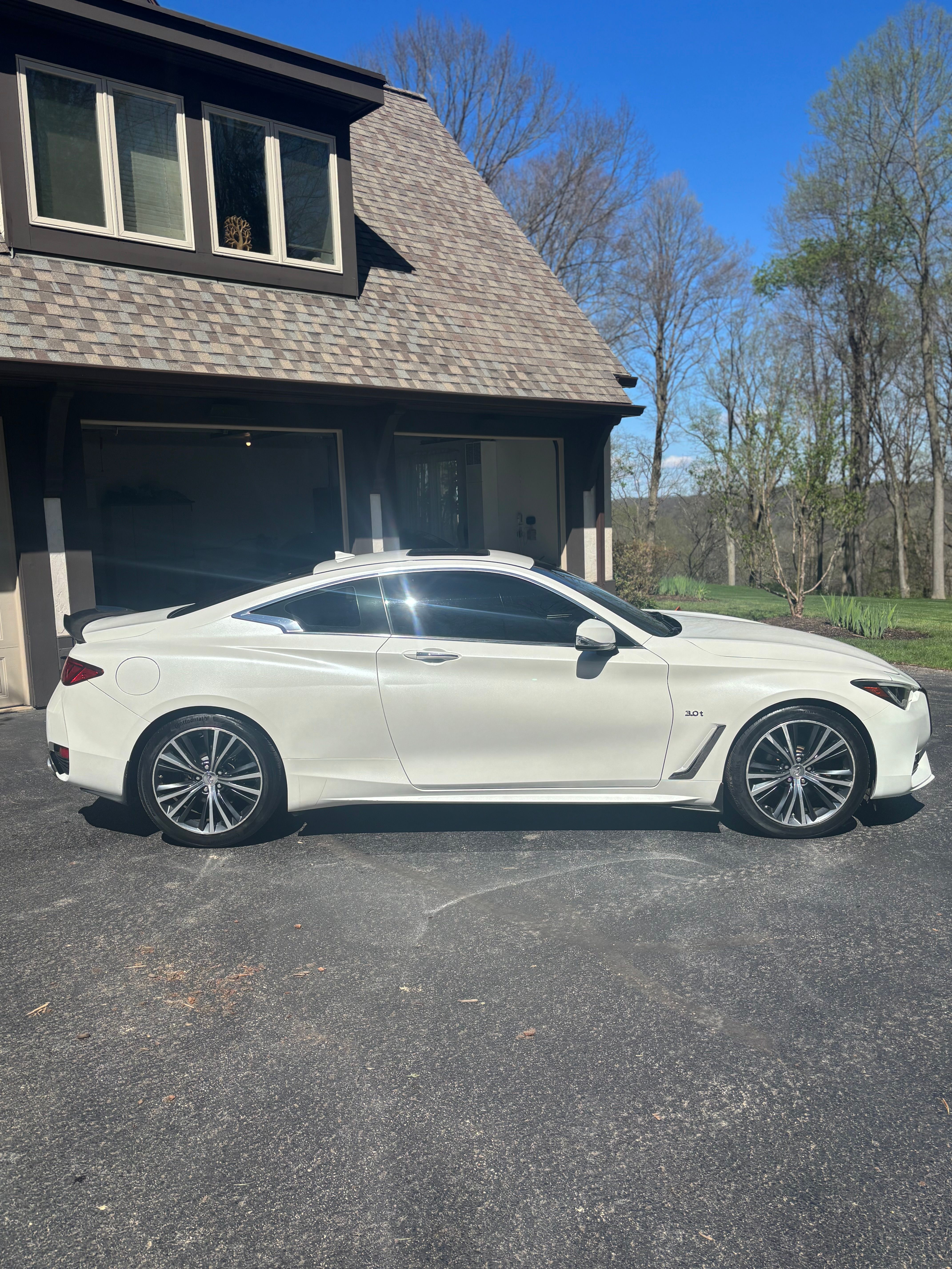 Used 2017 INFINITI Q60 3.0t w/ Premium Plus Package 3.0T AWD/4WD image 9