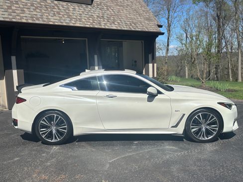 Used 2017 INFINITI Q60 3.0t w/ Premium Plus Package 3.0T AWD/4WD image 9