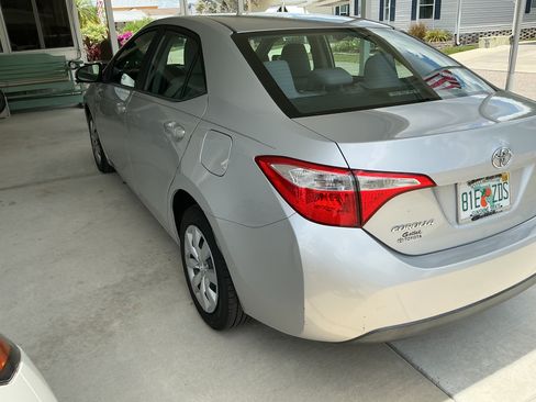 Used 2015 Toyota Corolla LE FWD image 2