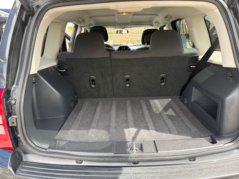 Used 2011 Jeep Patriot Sport image 11