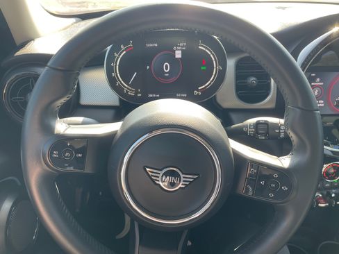 Used 2022 MINI Cooper 4-Door Hardtop image 6