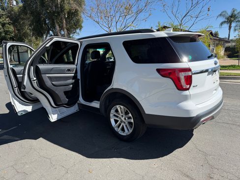 Used 2016 Ford Explorer XLT image 14