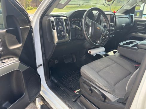 Used 2019 Chevrolet Silverado 2500 LT AWD/4WD image 5