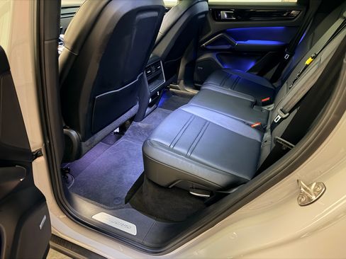 Used 2021 Porsche Cayenne image 12