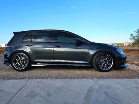 Used 2017 Volkswagen Golf 4-Door AWD/4WD image 18
