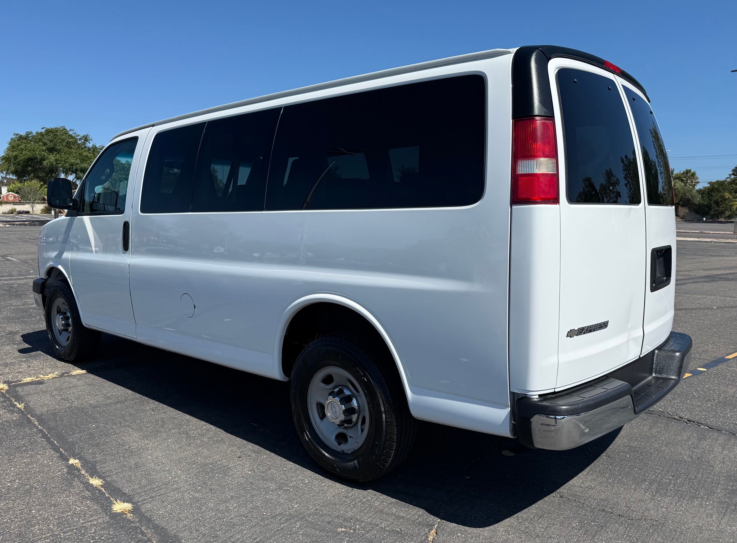 Used 2017 Chevrolet Express 2500 LT w/ LT Preferred Equipment Group RWD image 12