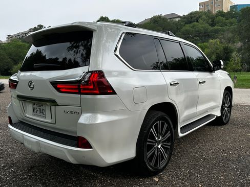 Used 2021 Lexus LX 570 4WD w/ Luxury Package image 10
