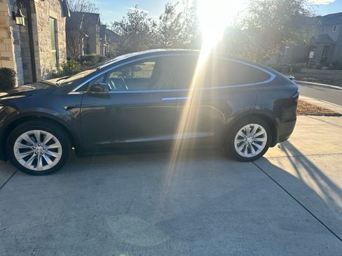 Used 2021 Tesla Model X Long Range image 8