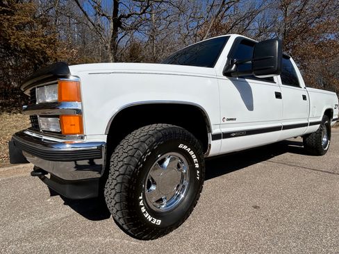 Used 1998 Chevrolet Silverado 1500 4x4 Regular Cab w/ Preferred Equipment Group 2 image 2