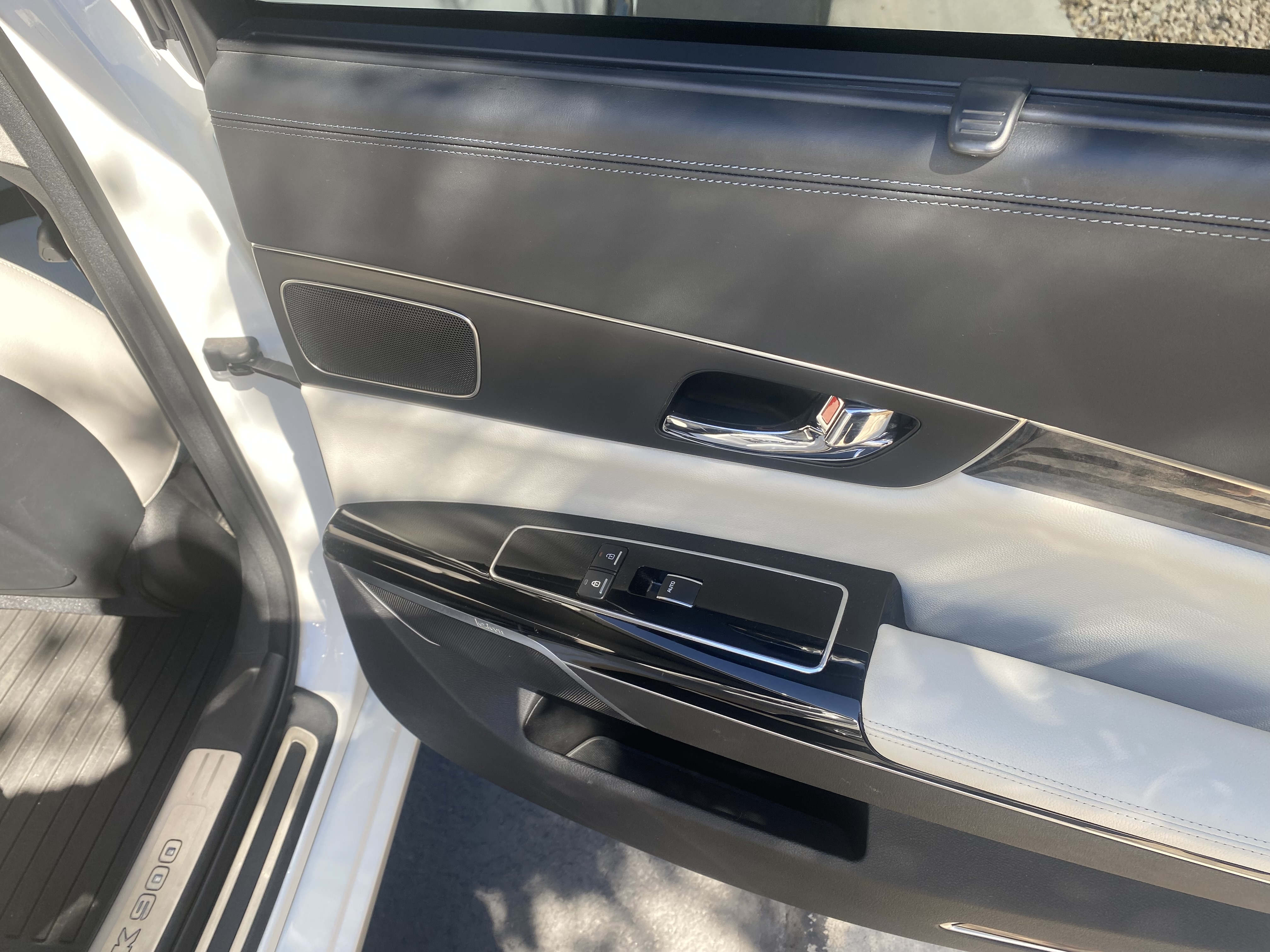 Used 2015 Kia K900 Luxury RWD image 16