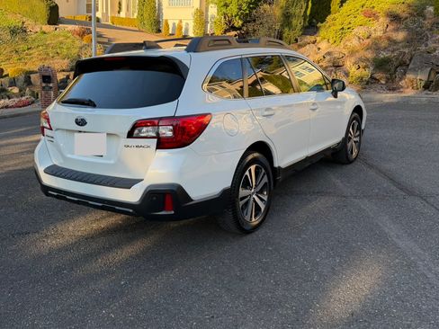 Used 2019 Subaru Outback 2.5i Limited image 2
