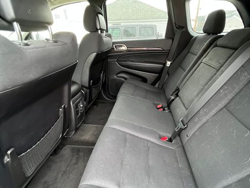 Used 2012 Jeep Grand Cherokee Laredo w/ Laredo E Group AWD/4WD image 14