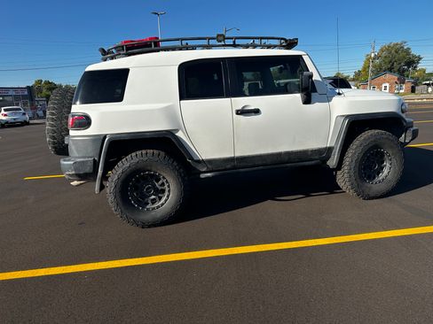 Used 2012 Toyota FJ Cruiser Sport Utility 2D w/ Convenience Pkg image 2