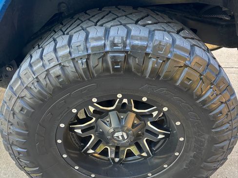 Used 2014 Jeep Wrangler Unlimited Sahara AWD/4WD image 15
