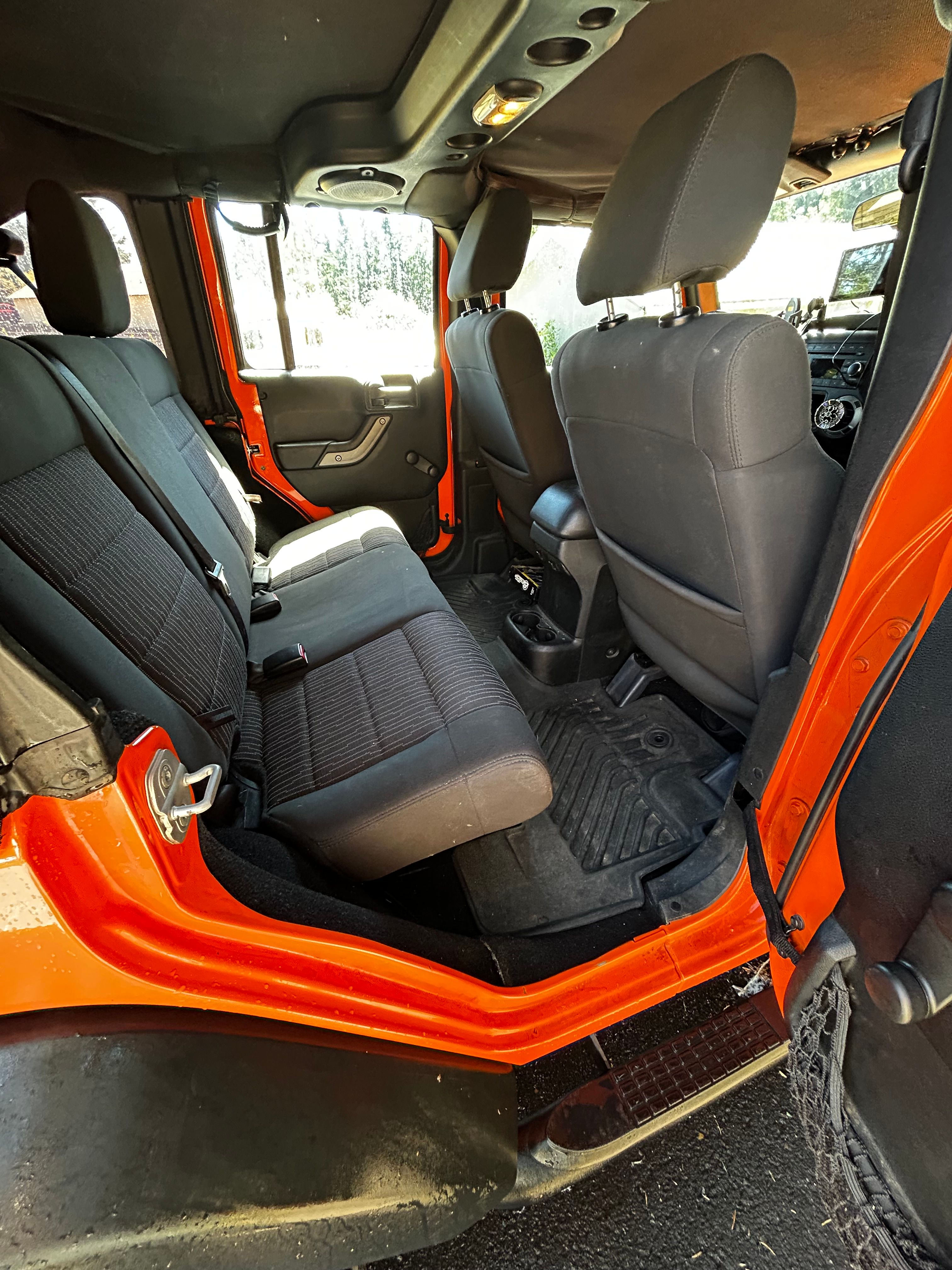 Used 2012 Jeep Wrangler Unlimited Sport w/ Connectivity Group AWD/4WD image 13