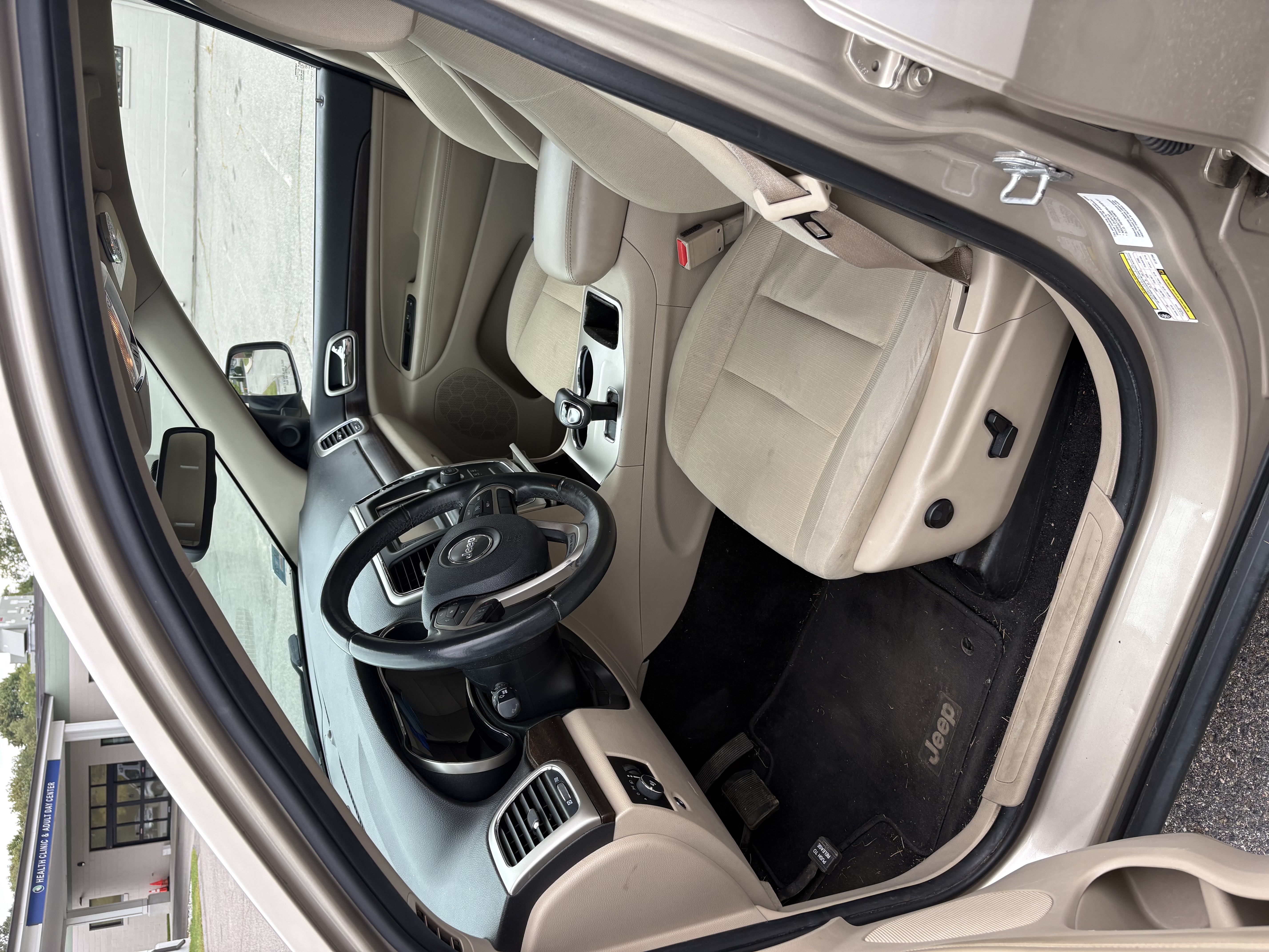 Used 2014 Jeep Grand Cherokee Laredo w/ Quick Order Package 23E AWD/4WD image 2