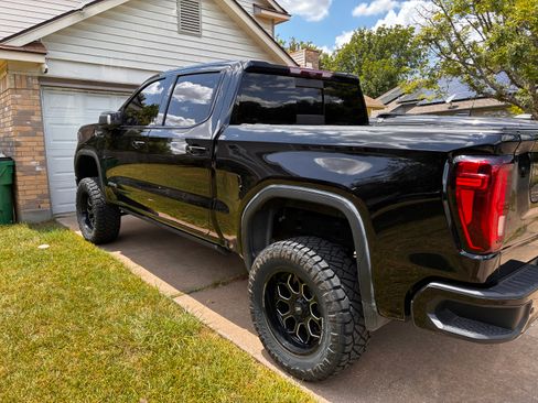 Used 2024 GMC Sierra 1500 AT4 w/ Technology Package AWD/4WD image 2