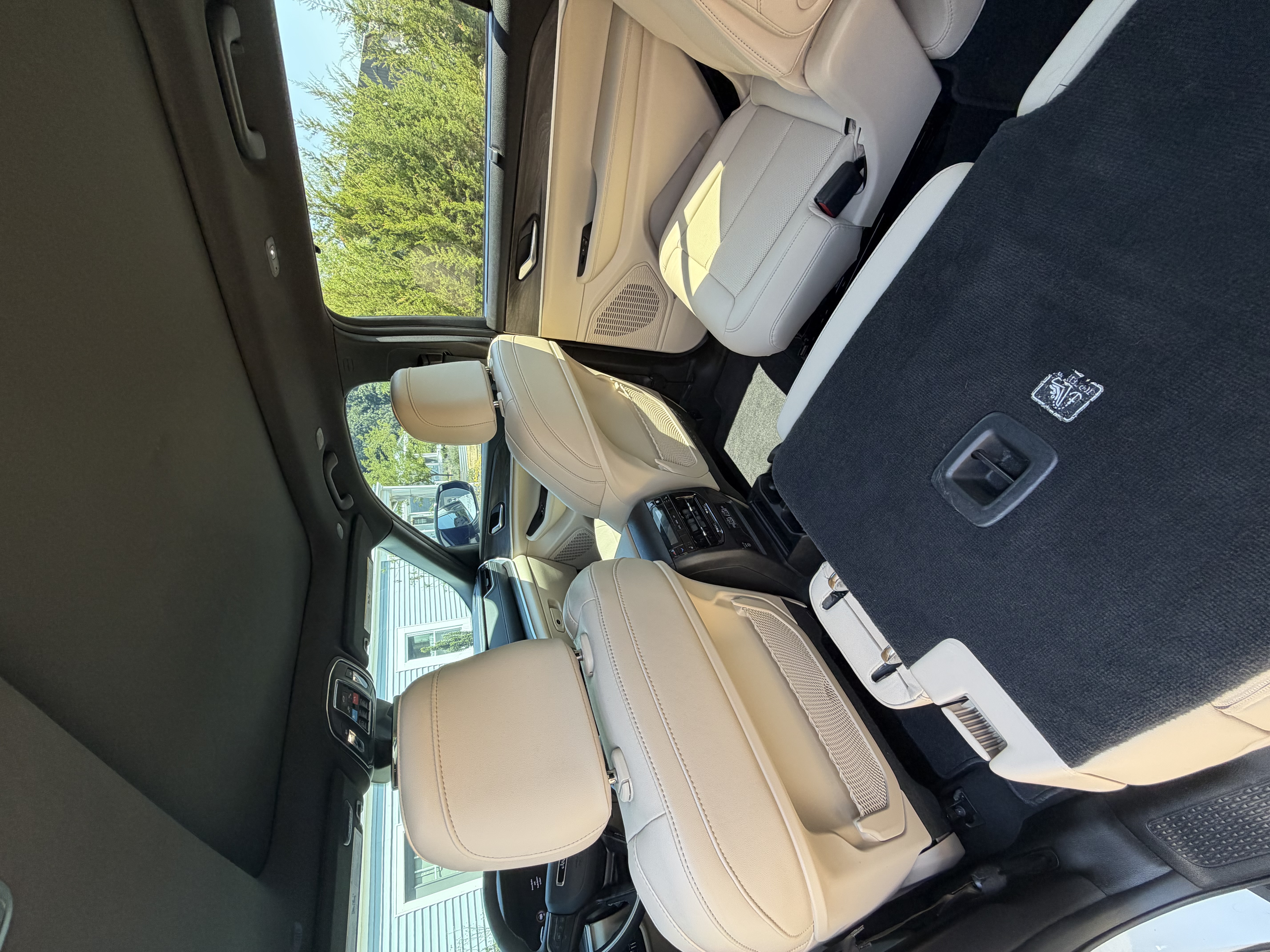 Used 2025 Jeep Grand Cherokee L Limited w/ Luxury Tech Group II AWD/4WD image 2