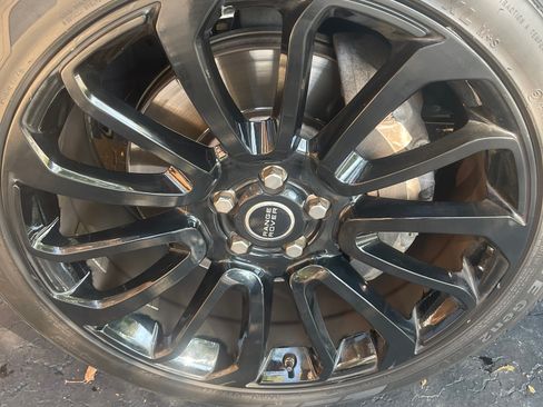 Used 2016 Land Rover Range Rover HSE image 14