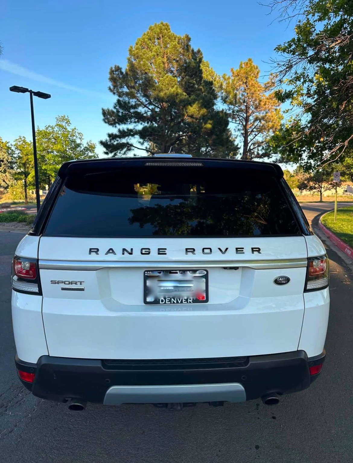 Used 2017 Land Rover Range Rover Sport Supercharged AWD/4WD image 8