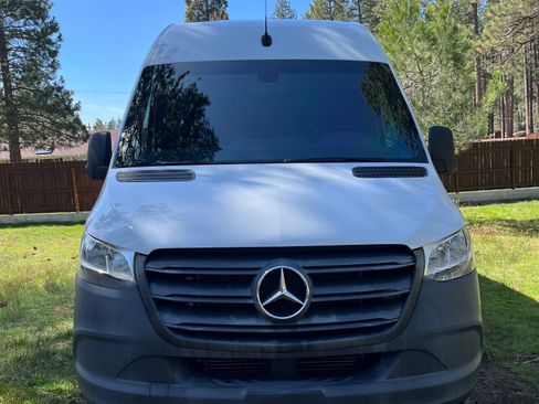 Used 2022 Mercedes-Benz Sprinter 2500 image 2