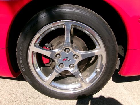 Used 2004 Chevrolet Corvette Coupe w/ Roof Package RWD image 13