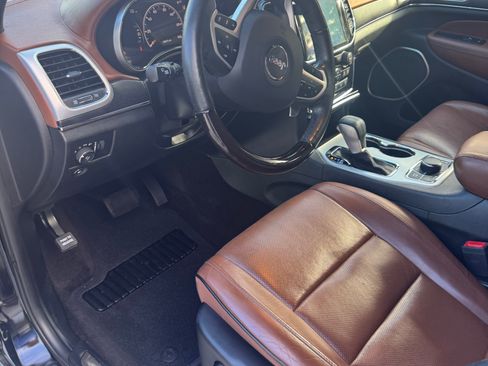 Used 2019 Jeep Grand Cherokee Summit w/ Skid Plate Group AWD/4WD image 11