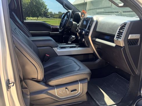 Used 2015 Ford F150 Platinum w/ Equipment Group 701A Luxury image 10