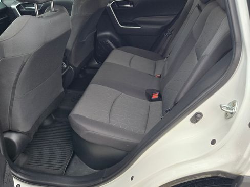 Used 2021 Toyota RAV4 XLE w/ Convenience Package image 19