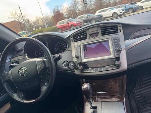 Used 2011 Toyota Avalon Limited image 9