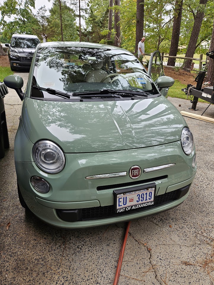 Used 2015 FIAT 500 Pop FWD image 1