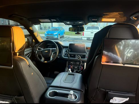Used 2023 Chevrolet Suburban Premier image 13