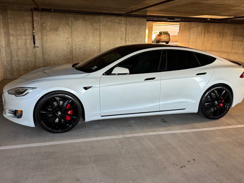 Used 2020 Tesla Model S Long Range Plus image 4
