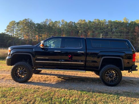 Used 2015 GMC Sierra 2500 Denali w/ Duramax Plus Package image 25