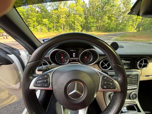 Used 2017 Mercedes-Benz SLC 300 image 6