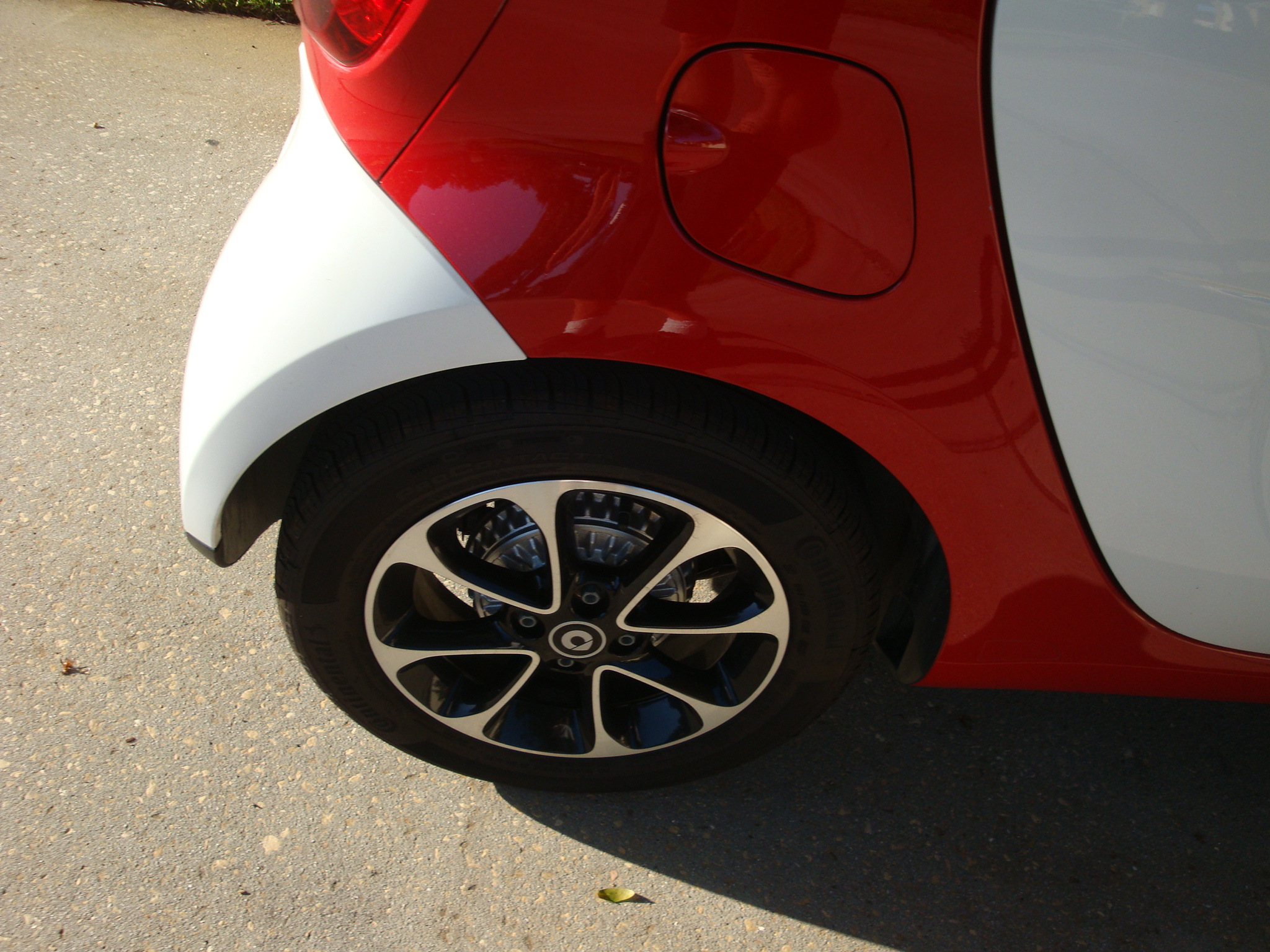 Used 2017 smart fortwo passion RWD image 17