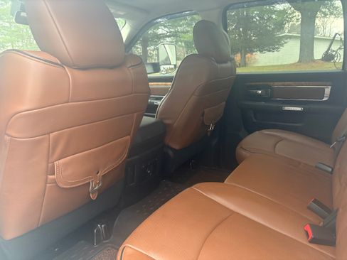 Used 2015 RAM 3500 Laramie Longhorn image 19