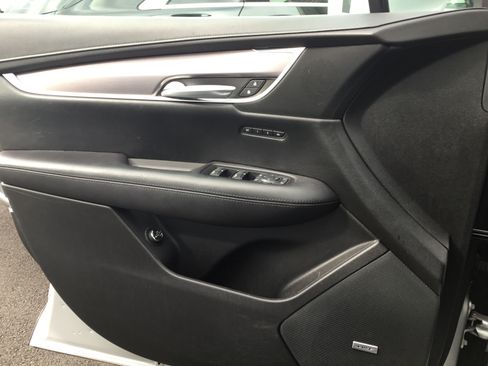 Used 2018 Cadillac XT5 Luxury image 16