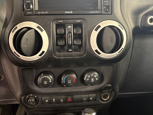 Used 2014 Jeep Wrangler Unlimited Sahara AWD/4WD image 14