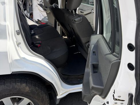 Used 2011 Nissan Xterra PRO-4X image 12
