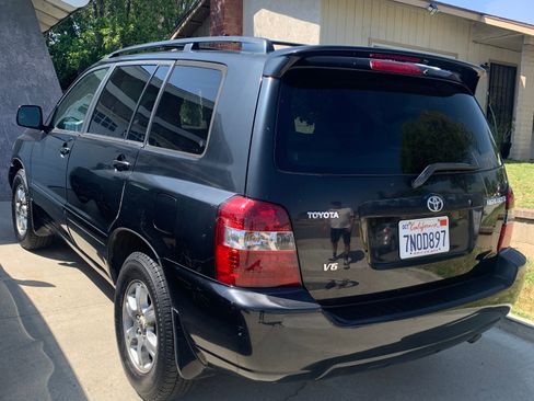 Used 2005 Toyota Highlander 2WD V6 w/ 3rd Row image 8