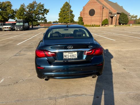 Used 2019 INFINITI Q70 Luxe w/ Proactive Package image 6