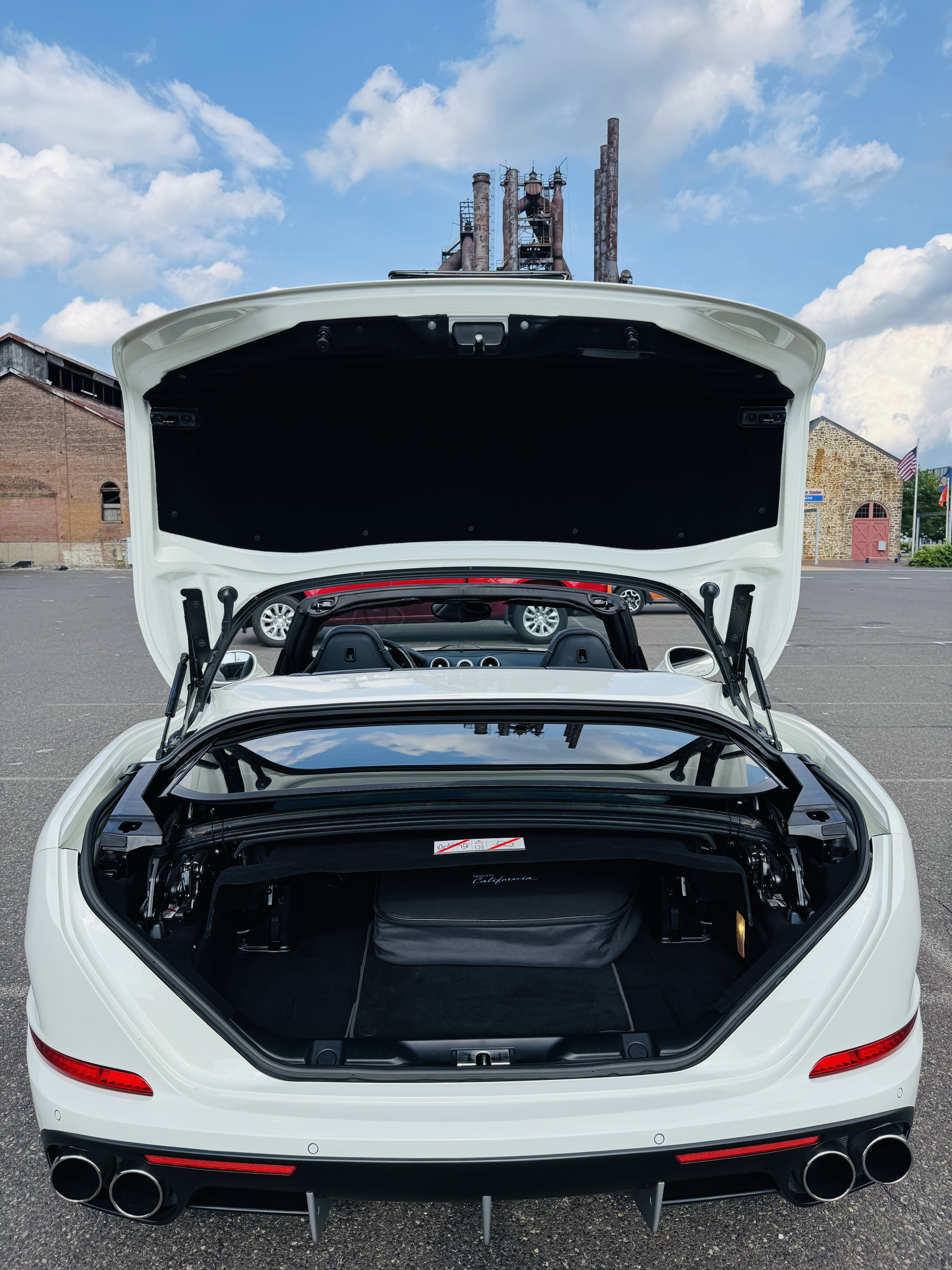 Used 2016 Ferrari California T RWD image 32