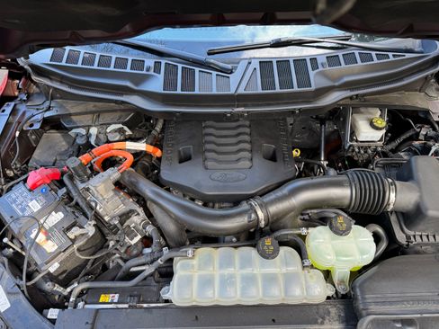 Used 2022 Ford F150 Lariat w/ Trailer Tow Package image 16