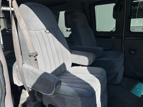 Used 2008 GMC Savana 1500 w/ Preferred Equipment Group image 18