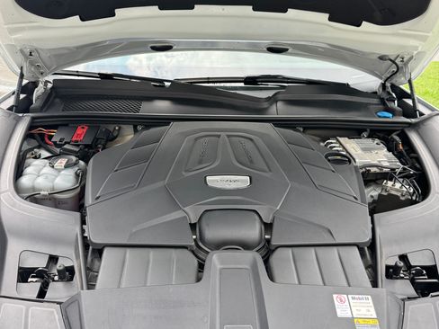 Used 2023 Porsche Cayenne AWD/4WD image 5