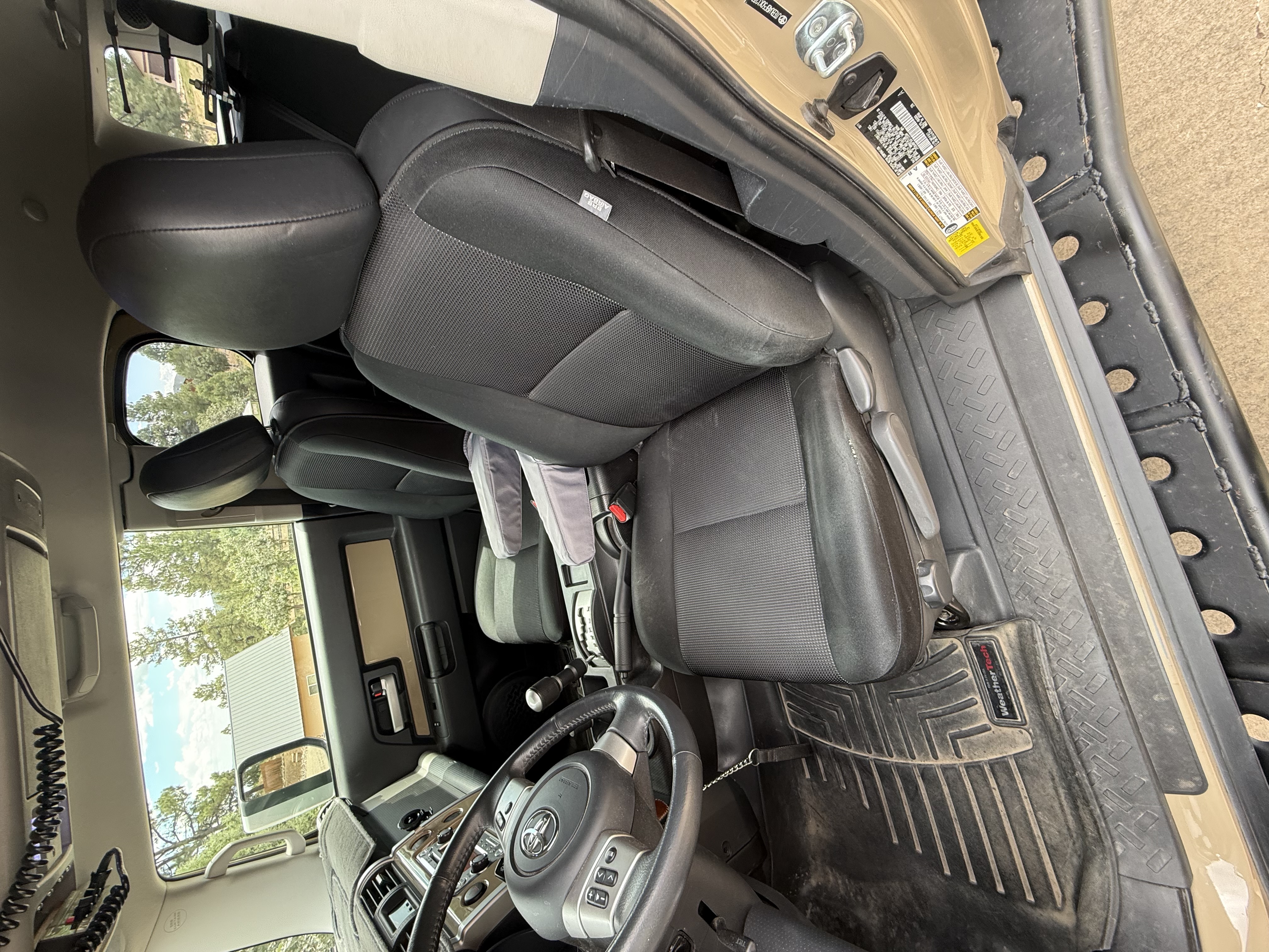 Used 2012 Toyota FJ Cruiser 4WD w/ Upgrade Pkg image 11