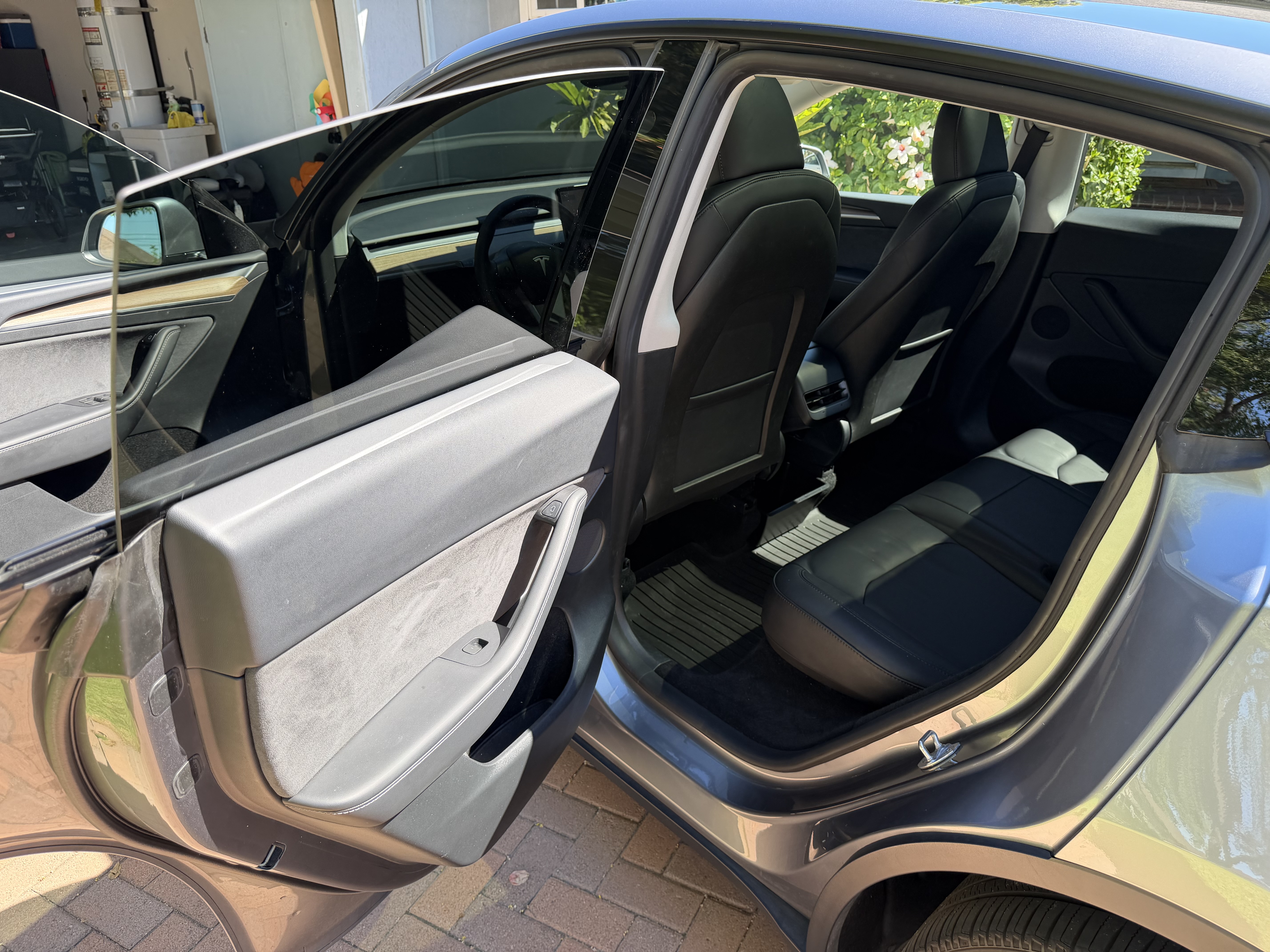 Used 2024 Tesla Model Y Long Range RWD image 13