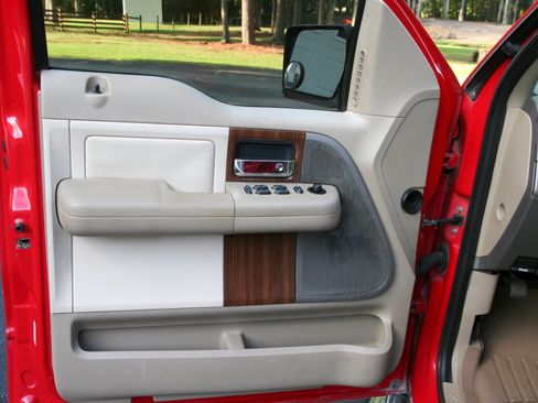 Used 2004 Ford F150 Lariat image 18