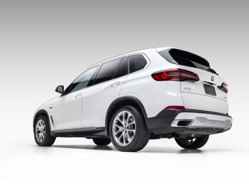 Used 2022 BMW X5 xDrive45e w/ Executive Package image 4